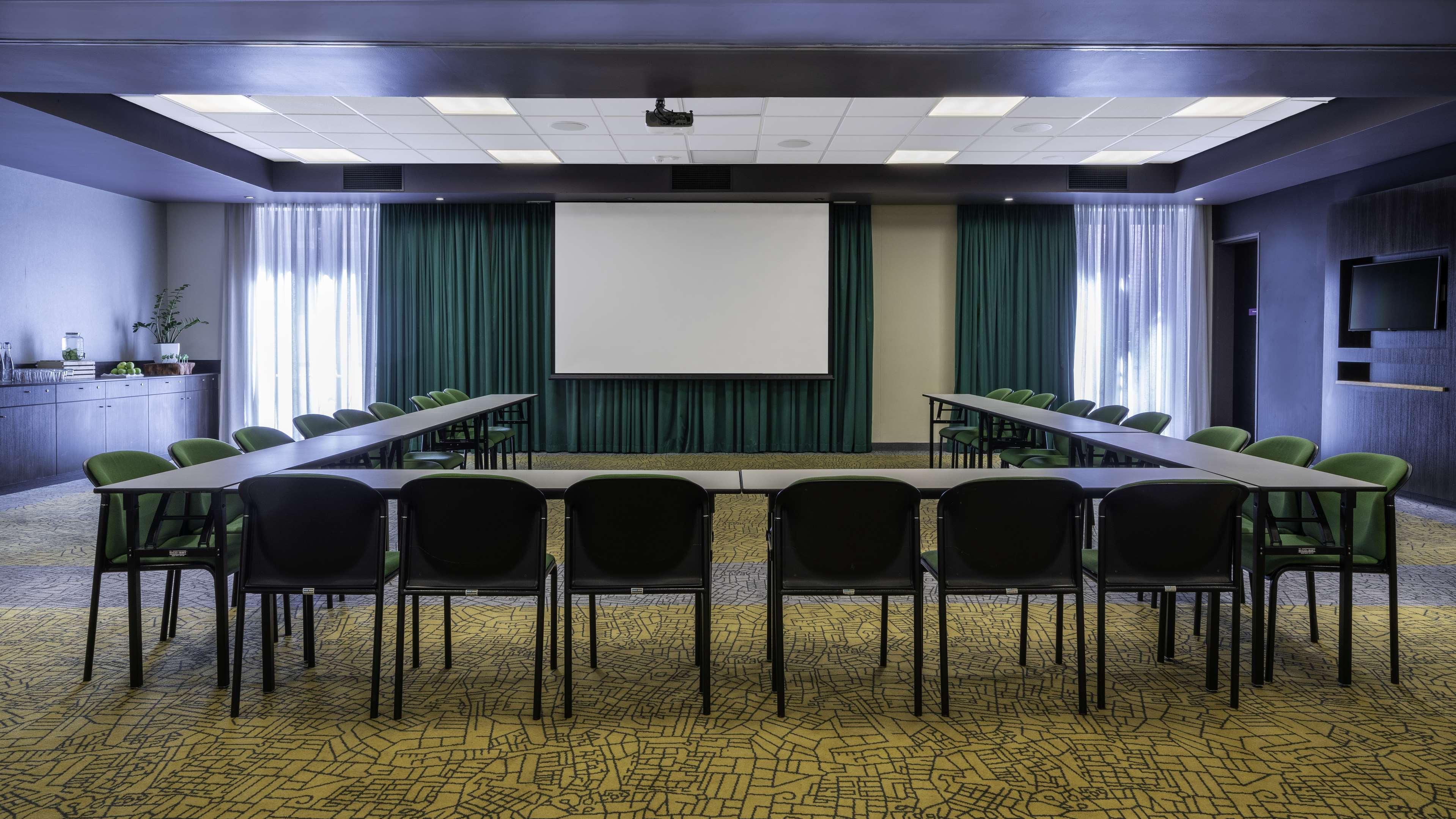 Park By Radisson Newlands 3*