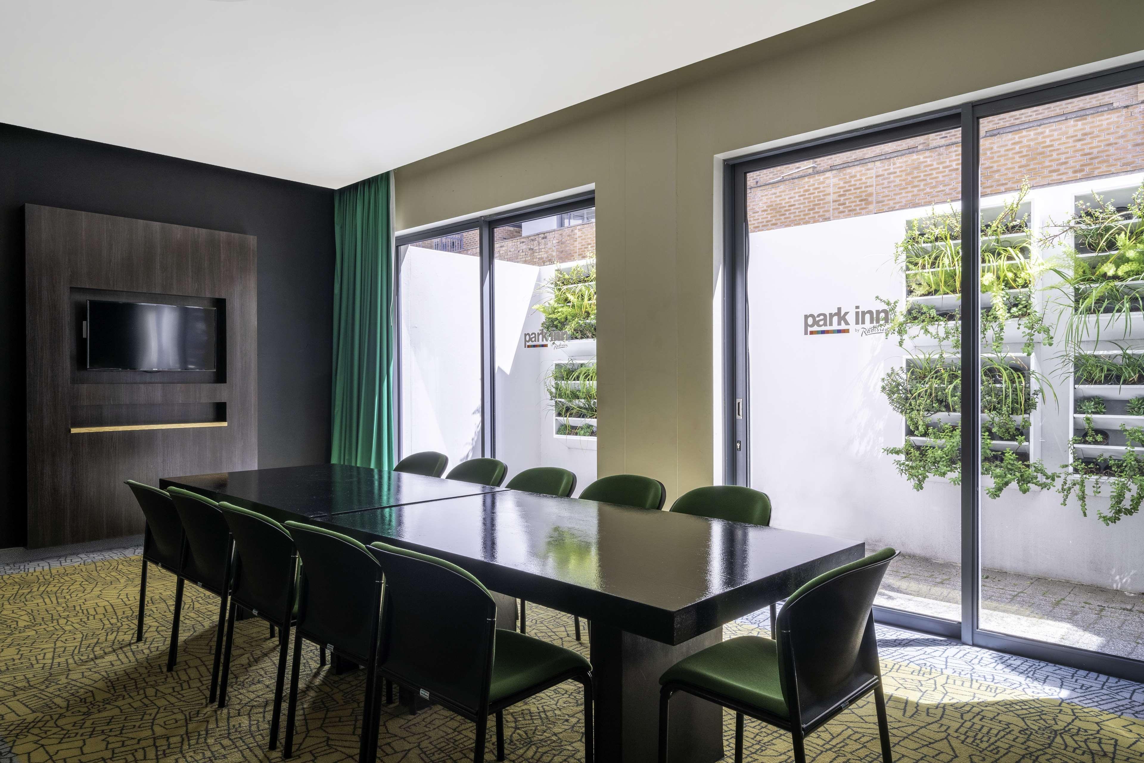 Park By Radisson Newlands 3*